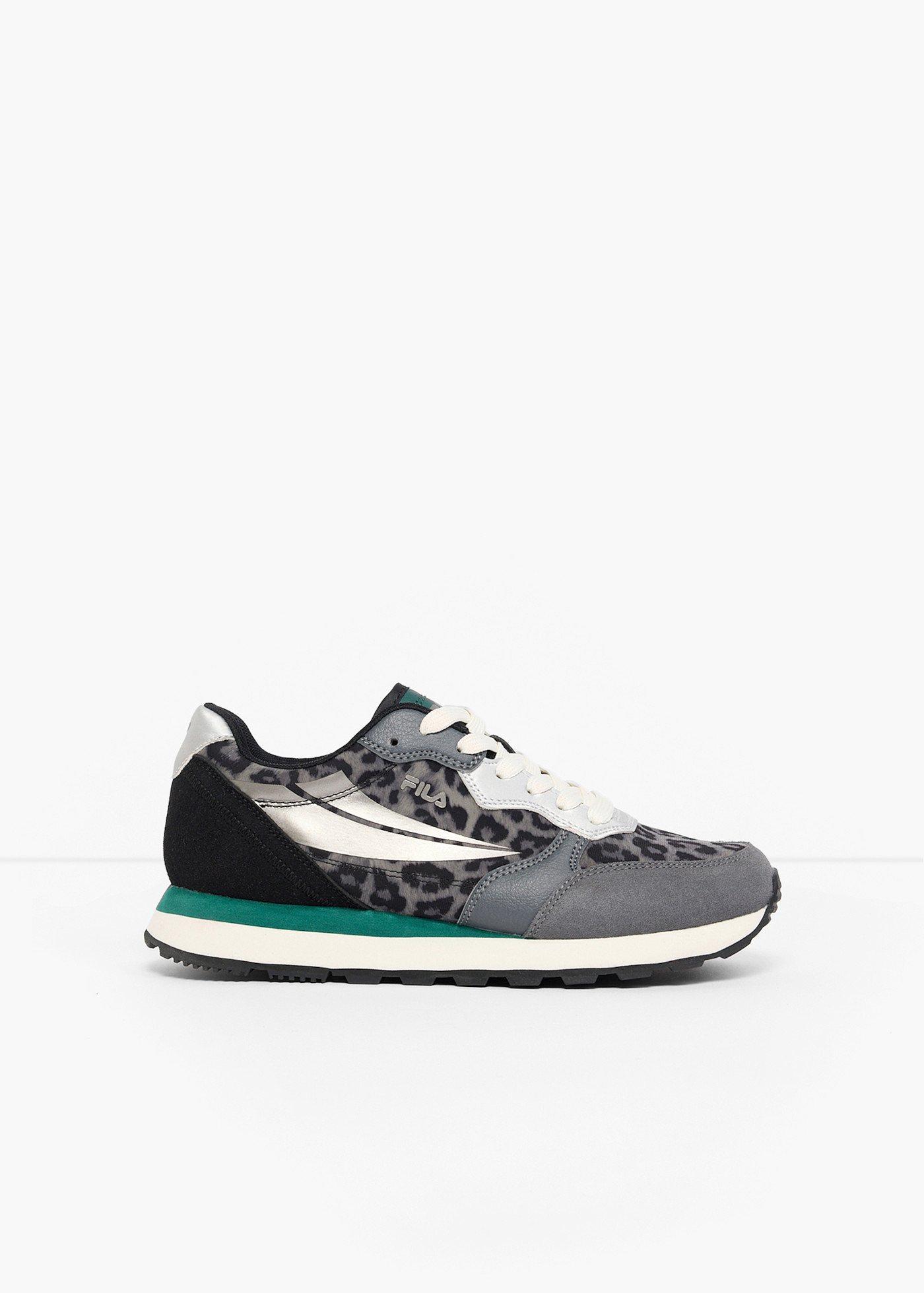 bonprix – Sneakers från Fila med meshinfällning