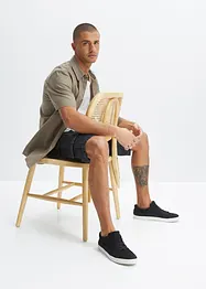 Jeansshorts med cargofickor, avslappnad passform, bonprix