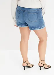 Jeansshorts med hålbroderi, bonprix