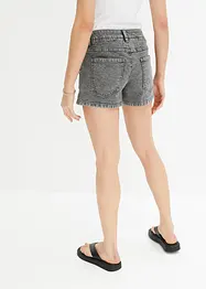 Jeansshorts med nitar, bonprix