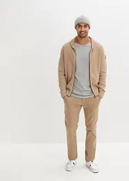 Stretchiga chinos med bekvämt snitt och skärp, normal passform, raka ben, bonprix
