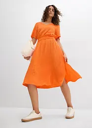 Mellanlång klänning i luftig bäckebölja, bonprix