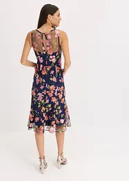Mellanlång klänning med blombroderi, bonprix
