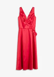 Mellanlång klänning i glansig satin med blomapplikation, bonprix