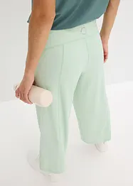 Bekväm sportbyxa i caprimodell med vida ben, bonprix