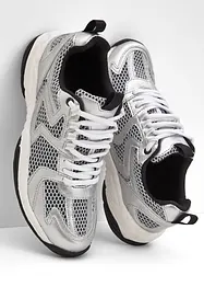 Sneakers med kraftig sula, bonprix