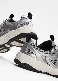 Sneakers med kraftig sula, bonprix