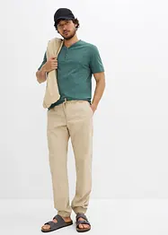 Stretchiga dra på-chinos, avslappnad passform, raka ben, bonprix