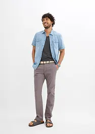 Stretchiga chinos med bekvämt snitt och skärp, normal passform, raka ben, bonprix