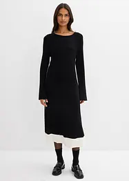 Stickad klänning av viskosmix med kontrasterande detaljer, bonprix