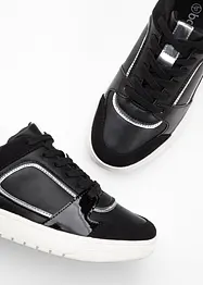 Sneakers med djurmönstrade detaljer, bonprix