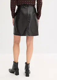 Kjol i lackskinnimitation med veck, bonprix