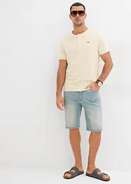 Stretchiga jeansshorts med förstärkt gren, normal passform, bonprix