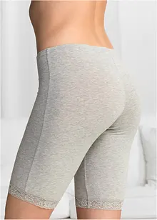 En förmånlig förpackning med boxertrosor med långa ben i ett mjukt material, bonprix