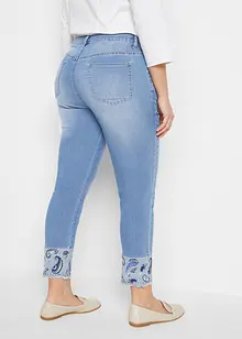 Jeans med broderi, bonprix