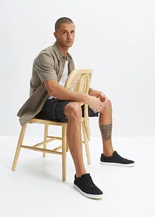 Jeansshorts med cargofickor, avslappnad passform, bonprix