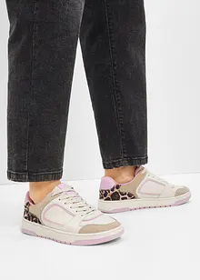 Sneakers med djurmönstrade detaljer, bonprix