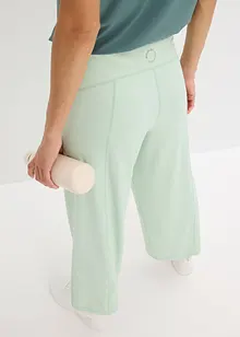 Bekväm sportbyxa i caprimodell med vida ben, bonprix