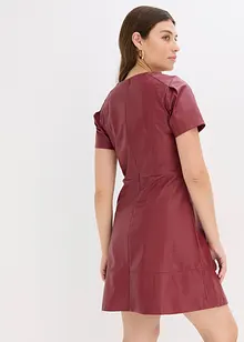 Klänning i skinnimitation, bonprix