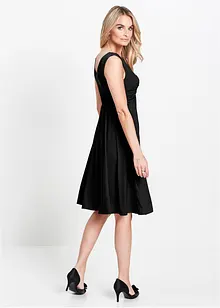 Trikåklänning med V-ringning, bonprix