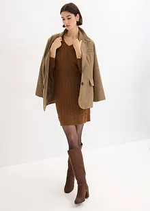 Figursydd stickad klänning med flätstickning, bonprix