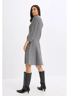 Stickad klänning i följsam viskosmix, bonprix