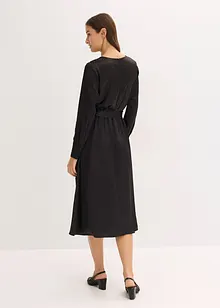 Mellanlång klänning i glansig satin, bonprix