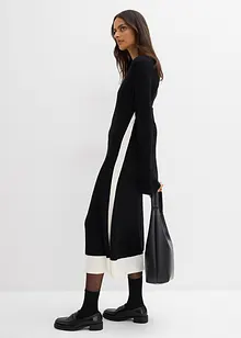 Stickad klänning av viskosmix med kontrasterande detaljer, bonprix