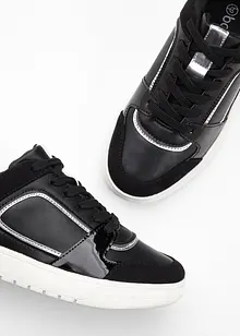 Sneakers med djurmönstrade detaljer, bonprix