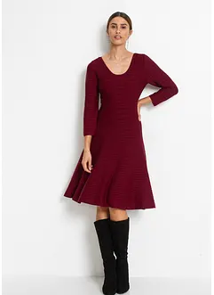 Stickad klänning i följsam viskosmix, bonprix