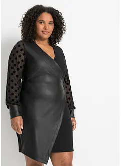 Klänning i skinnimitation med jerseyinfällning och prickiga meshärmar, bonprix