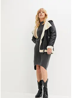 Stickad klänning som är längre bak än fram, bonprix