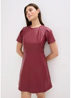 Klänning i skinnimitation, bonprix