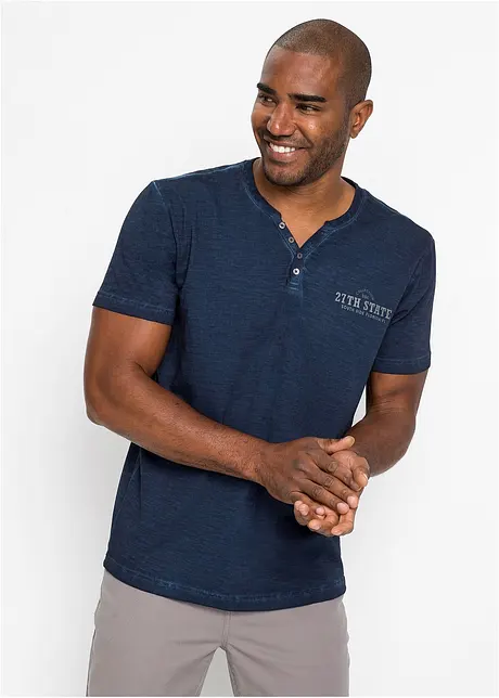 T-shirt i bomull med farfarskrage och tvättad look, bonprix