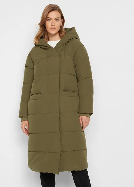 Vadderad oversizekappa med huva, gjord av återvunnen polyester, bonprix