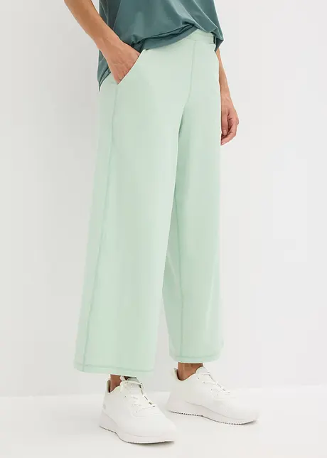 Bekväm sportbyxa i caprimodell med vida ben, bonprix