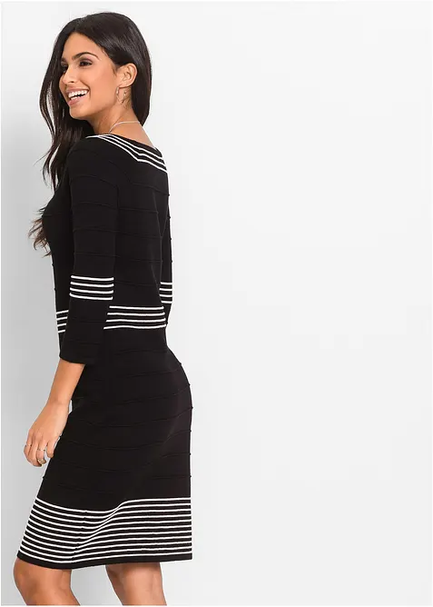 Stickad klänning i mjuk viskosmix, bonprix