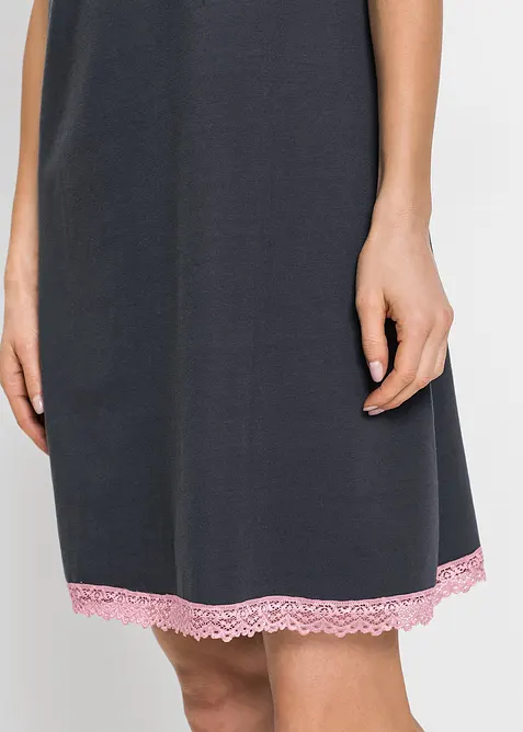 Kort nattlinne med diskret spets, bonprix