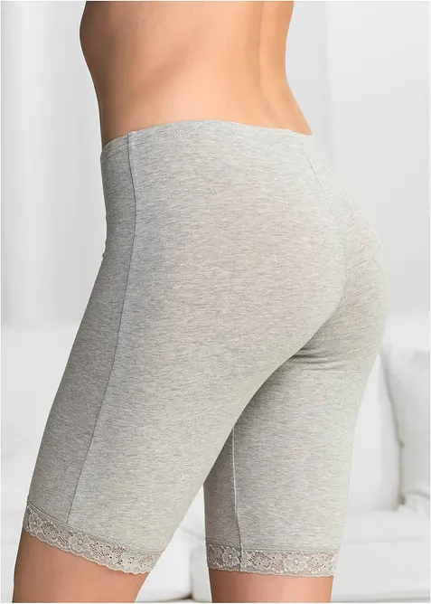 En förmånlig förpackning med boxertrosor med långa ben i ett mjukt material, bonprix