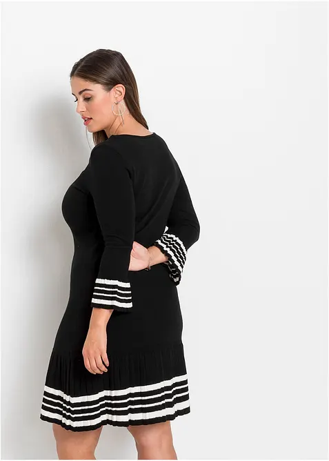 Stickad klänning av viskos med mjukt fall, bonprix