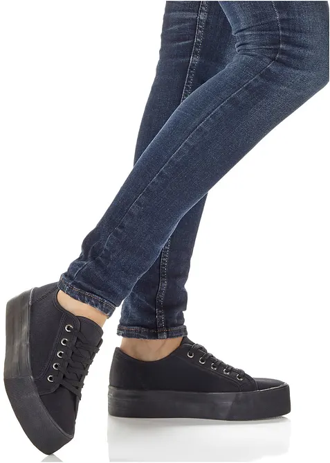 Sneakers med plat&aring;sula i bomullscanvas, bonprix