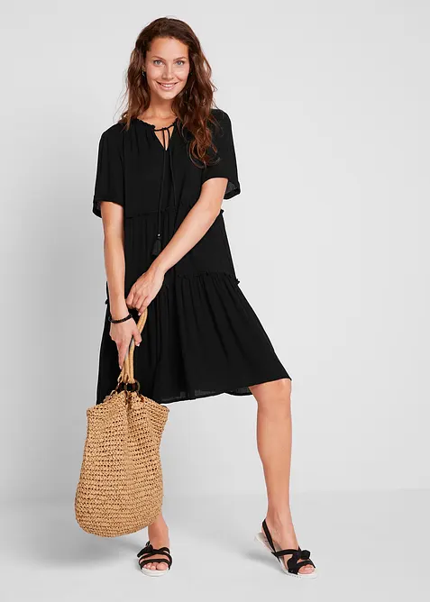 Krinklad kaftanklänning med knytband med tofsar, bonprix