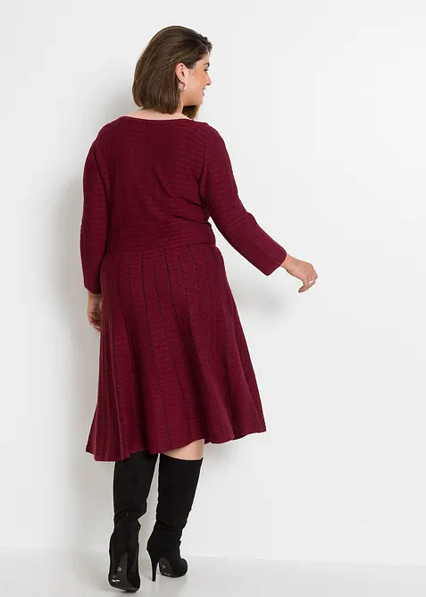 Stickad klänning i följsam viskosmix, bonprix