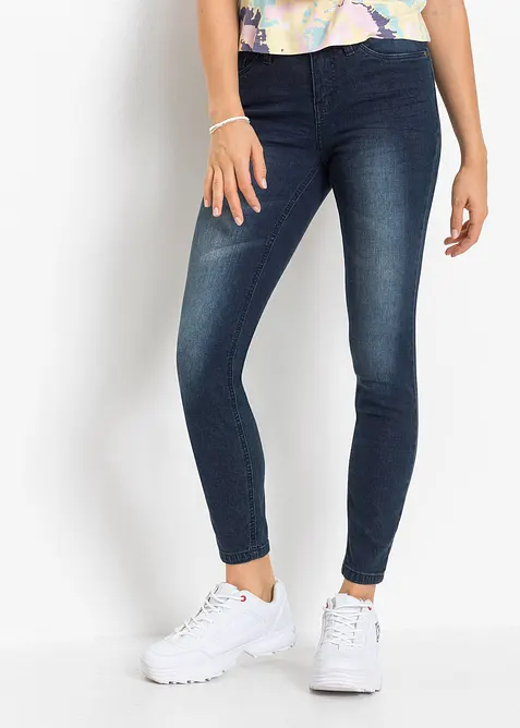 Korta tajta stuprörsjeans med medelhög midja, bonprix