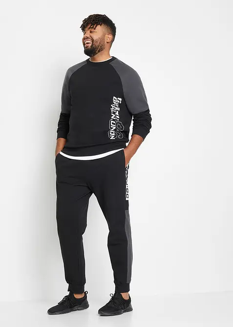 Joggingbyxa med &aring;tervunnen polyester, bonprix