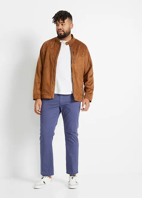 Stretchiga chinos med bekv&auml;mt snitt och sk&auml;rp, normal passform, raka ben, bonprix