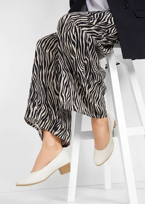 Pumps med bekv&auml;m vidd fr&aring;n Jana, Jana