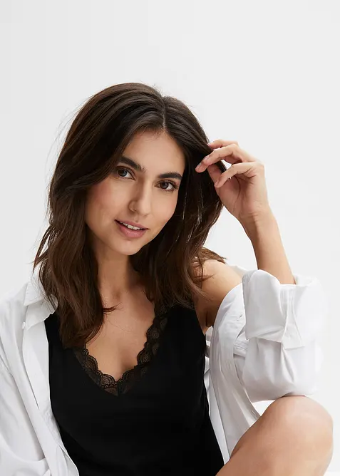 Kort pyjamas med tunn spets, bonprix