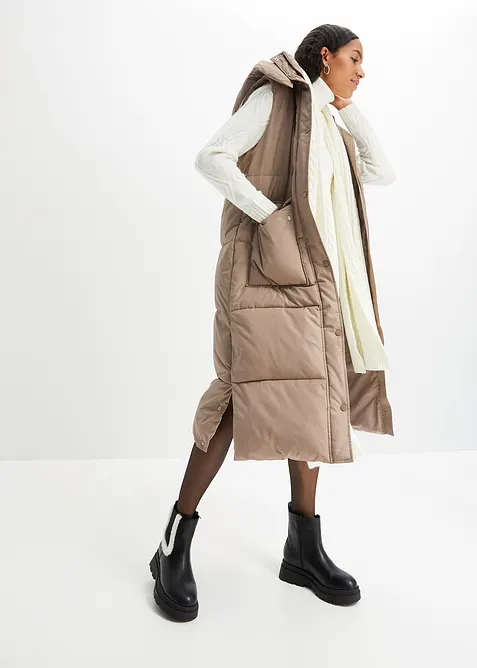 Vadderad täckväst med avtagbar huva i återvunnen polyester, bonprix