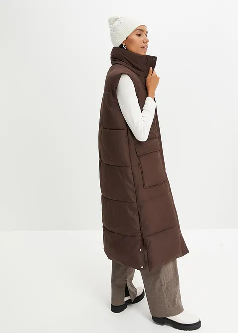 Vadderad täckväst med avtagbar huva i återvunnen polyester, bonprix